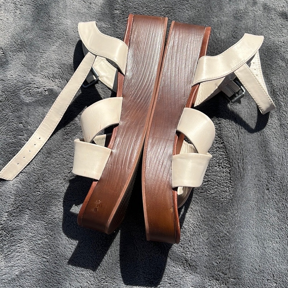 universal thread woman’s platform shoes - Picture 2 of 2